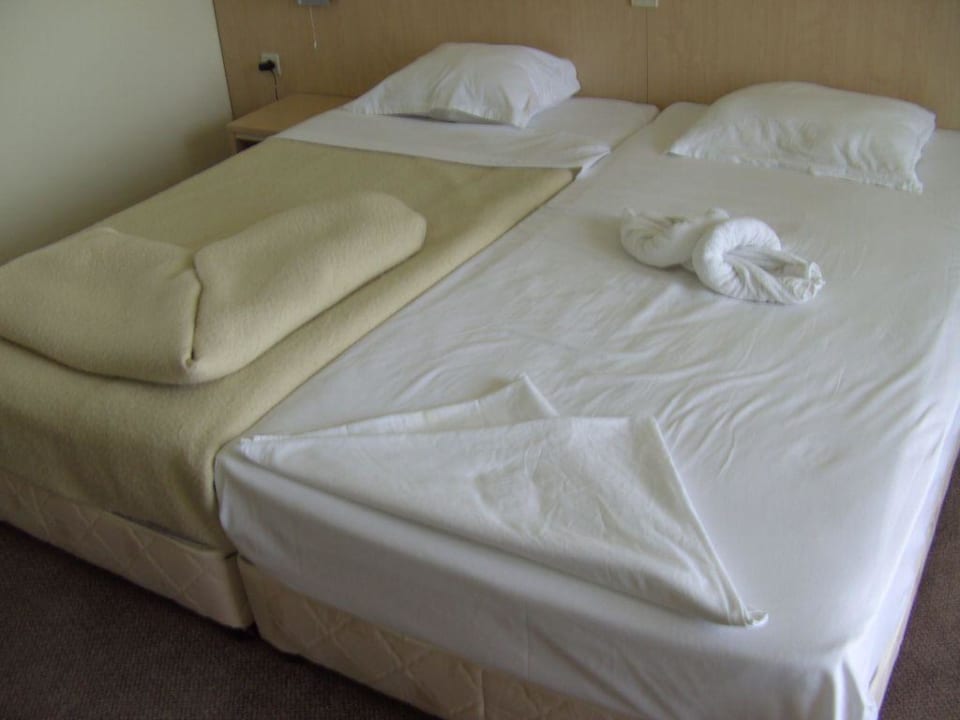 Figur im Bett Park Hotel Golden Beach