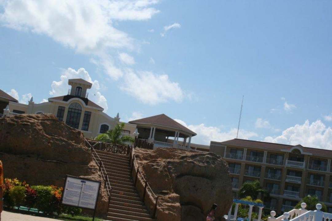 Einfahrt Richtung Lobby Iberostar Origin Laguna Azul
