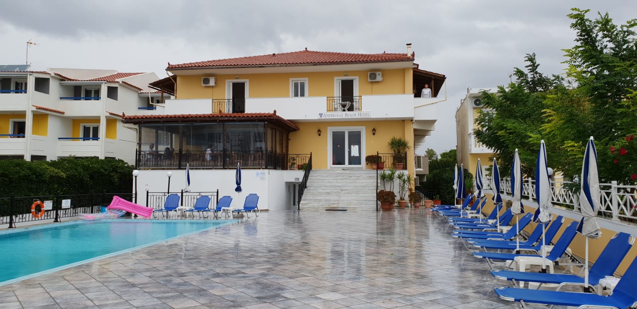 Außenansicht Hotel Andreolas Beach