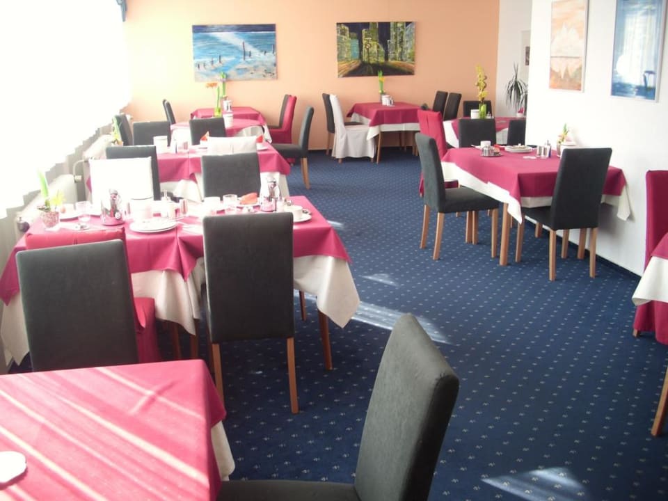 Gemütlicher Frühstücksraum Hotel Stadt Hamburg Saarbrücken