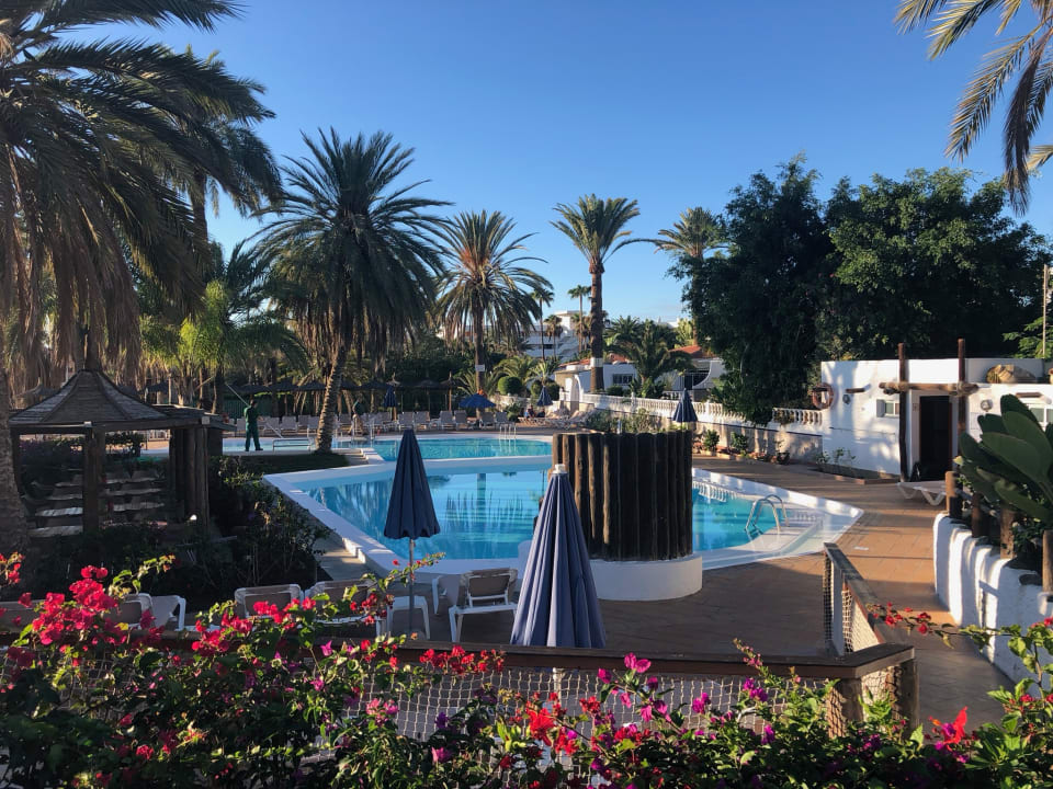 Pool HL Miraflor Suites Hotel