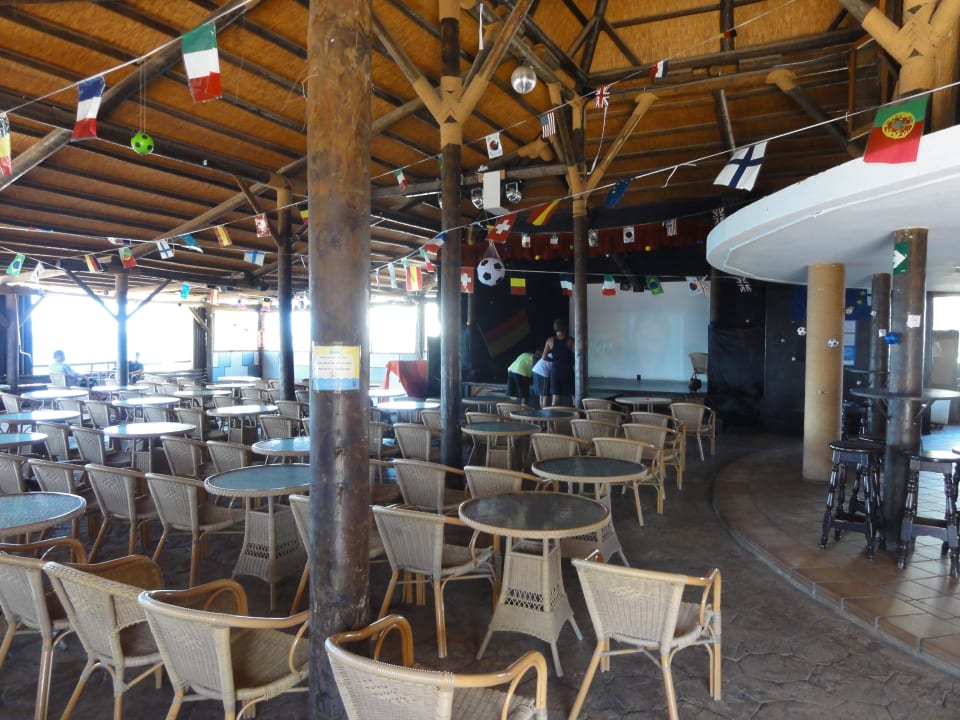 In der Poolbar mit EM 2012 Schmuck SBH Hotel Royal Monica