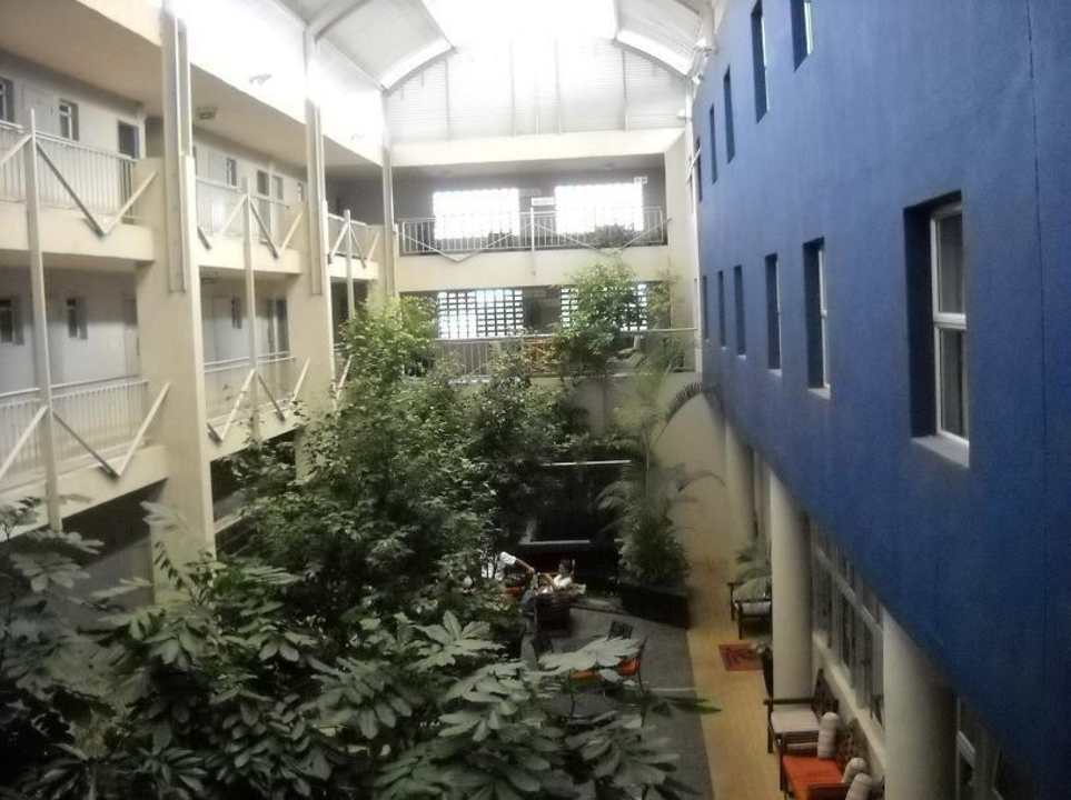 Отельный холл Metcourt Francistown