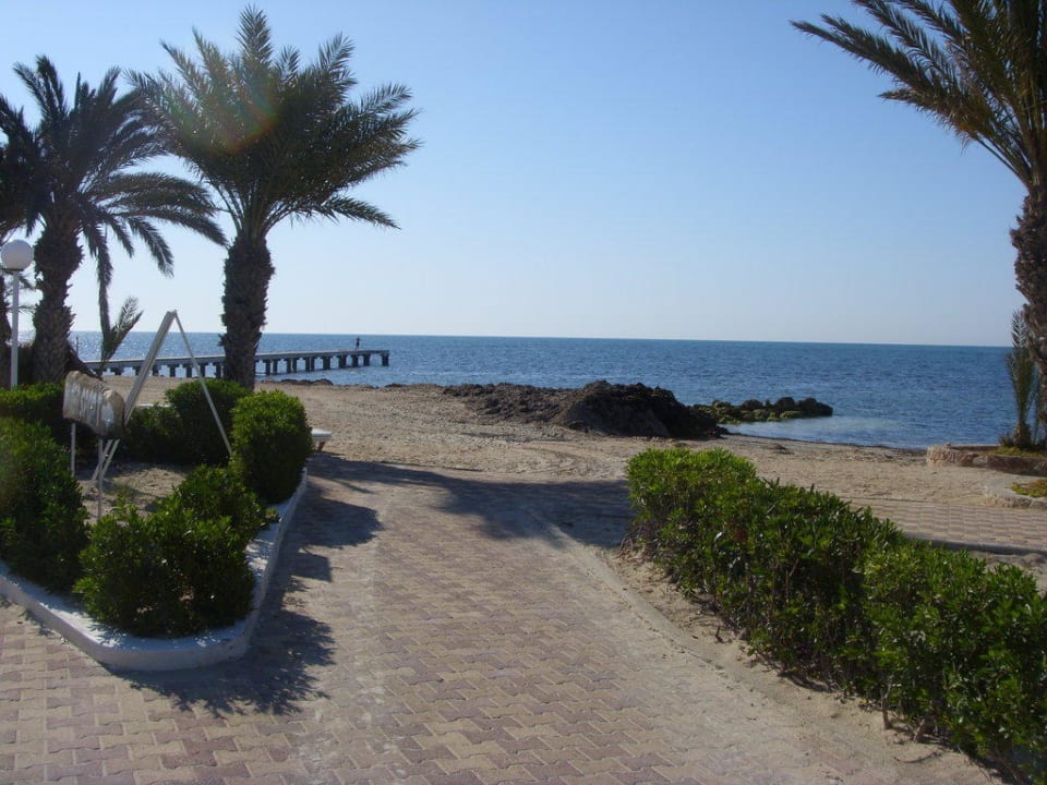 Weg zum Strand etwas außerhalb Hotel El Mouradi Djerba Menzel