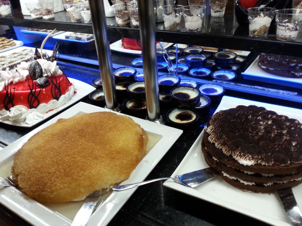 Tolle Dessert Auswahl Salamis Bay Conti Resort Hotel & Casino