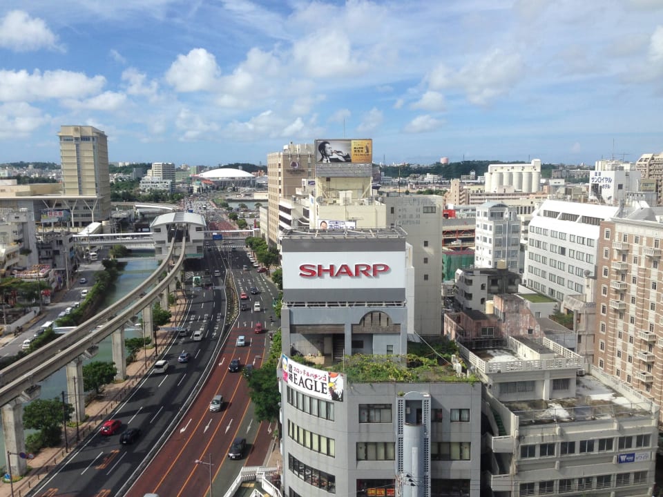 Widok z okna Hotel Toyoko Inn Naha Asahi-basi Ekimae