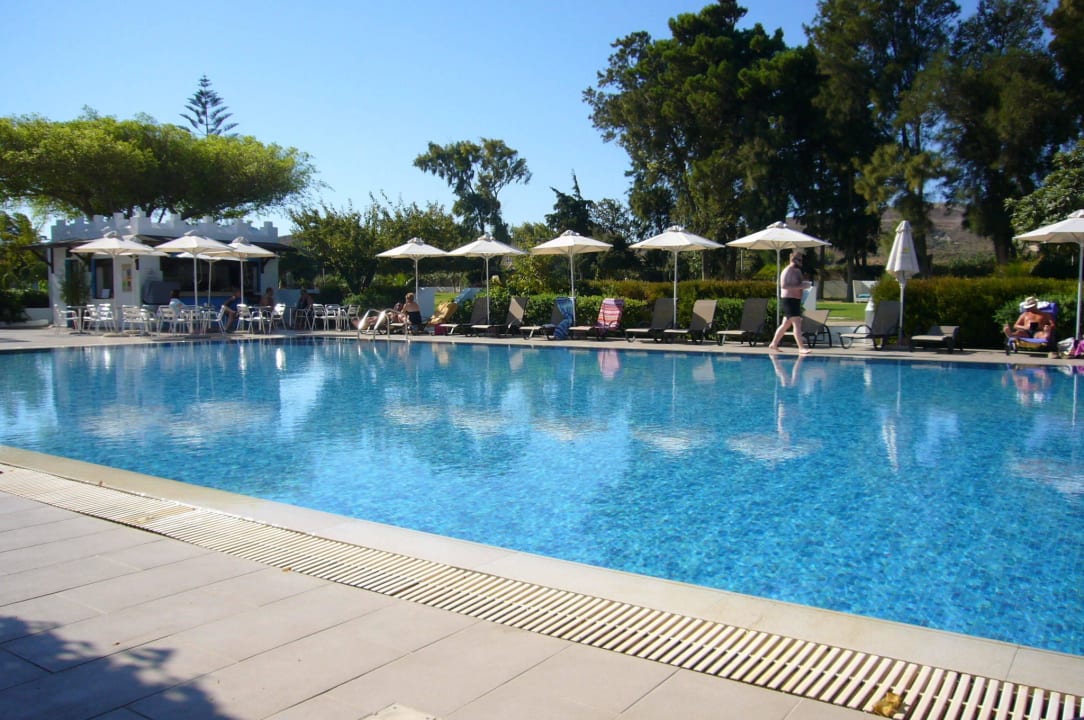 Einer von 2 Pools TUI BLUE Oceanis Beach and Spa Resort