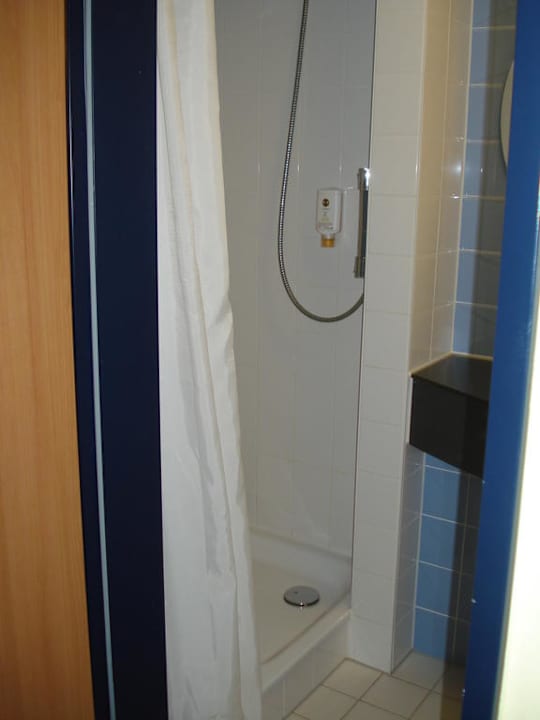 Dusche B&B Hotel Frankfurt-Hahn Airport