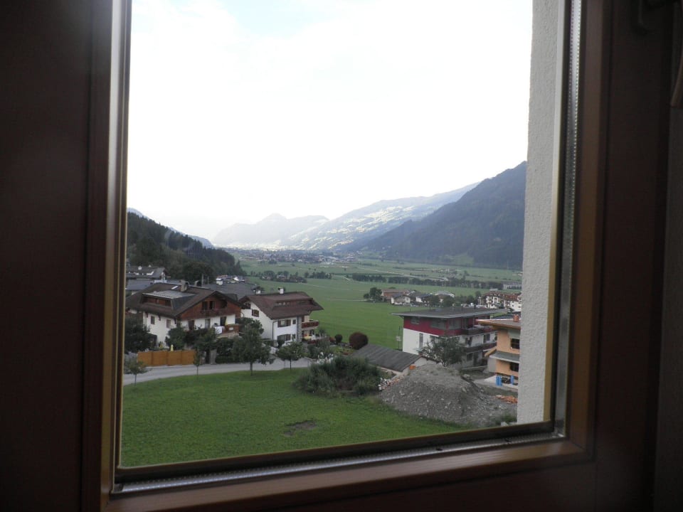 Ausblick Richtung Inntal vom Mariozimmer Platzlhof - Mein Hotel im Zillertal