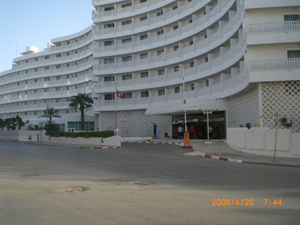 Hotel von vorne Hotel El Hana Beach