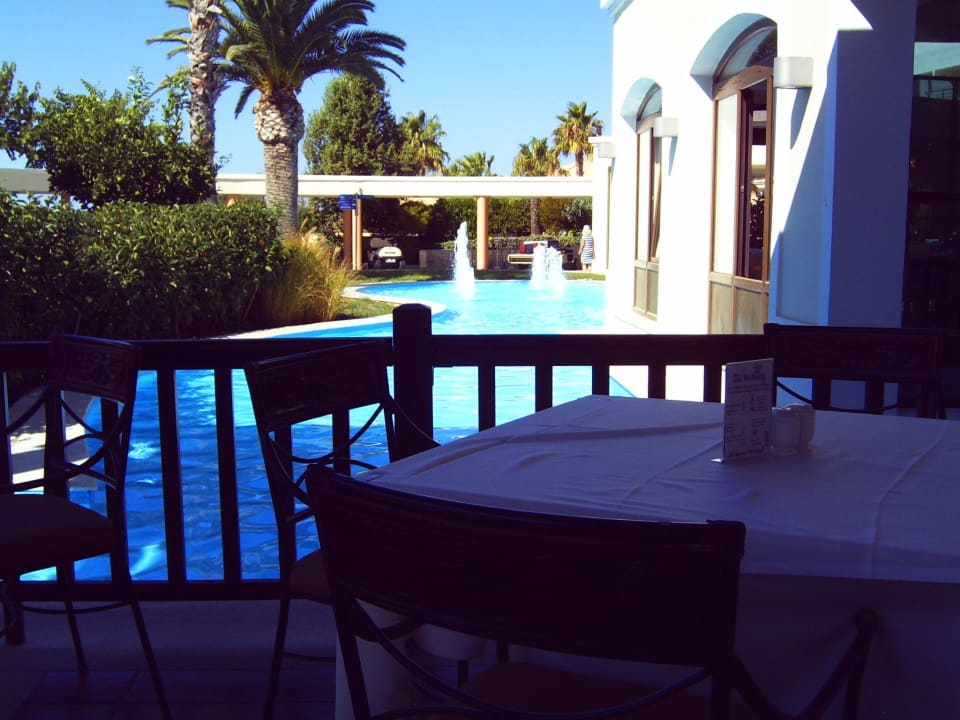 Ausblick beim Frühstück Neptune Luxury Resort