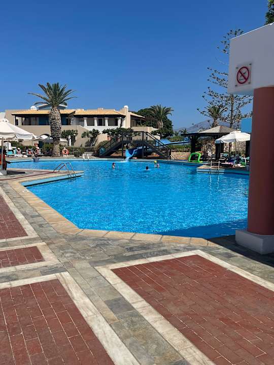 Pool Knossos Royal