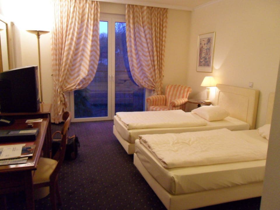 Zimmer zum Park gelegen Victor's Residenz-Hotel Saarbrücken