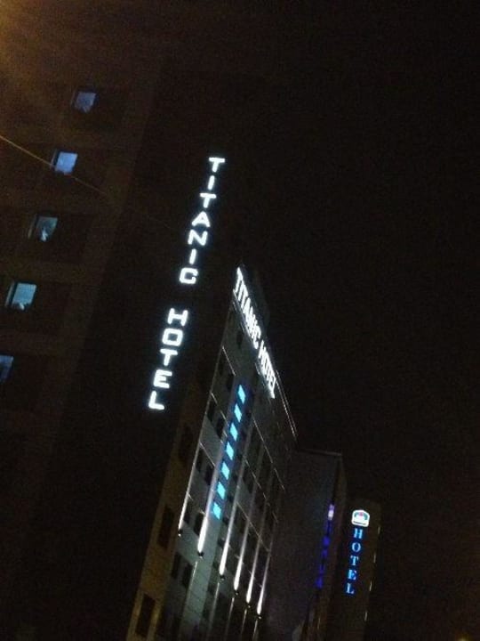 Seitenansicht TITANIC Comfort Berlin Mitte