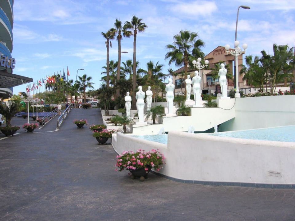 Hoteleingang Mediterranean Palace Hotel