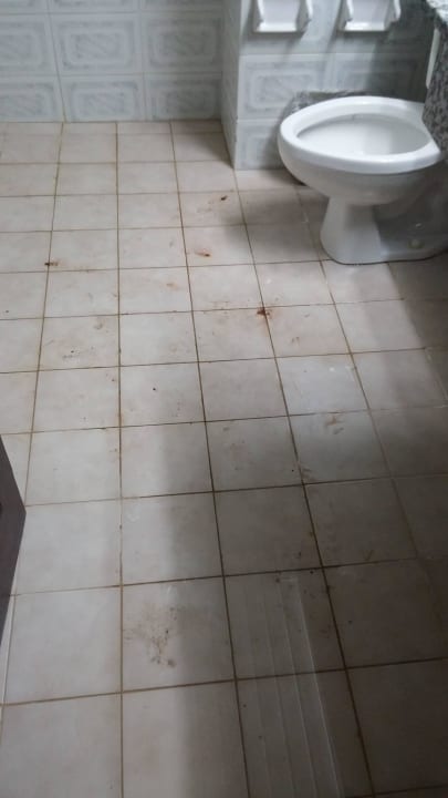 Bad eines unrenovierten Zimmers Wyndham Alltra Samana