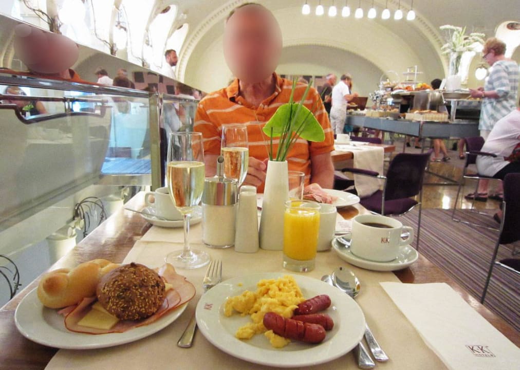 Breakfast K+K Hotel Central