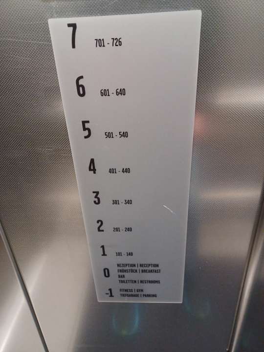 Zimmer Hampton by Hilton Berlin City West