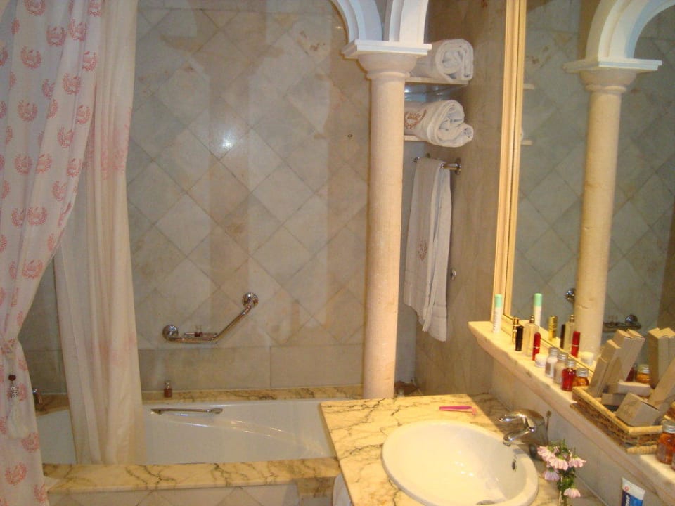 Blick ins Badezimmer Bahía del Duque