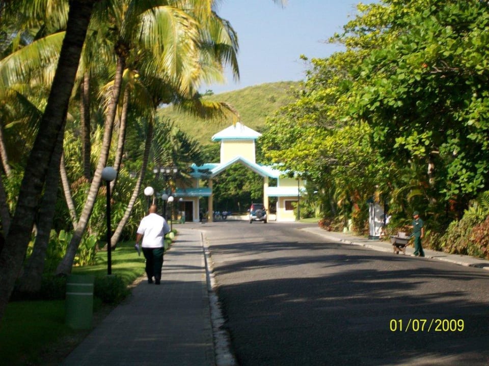 Haupteingang zu allen Hotels Playabachata Hotel