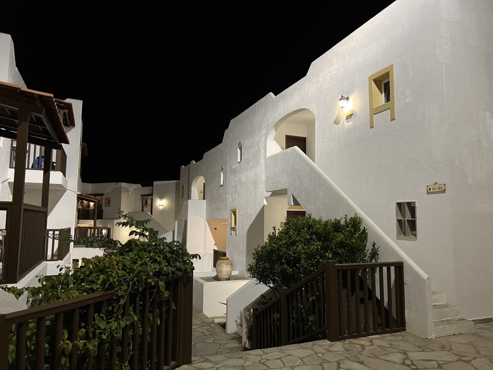 Zimmer Alexander Beach Hotel & Village Resort