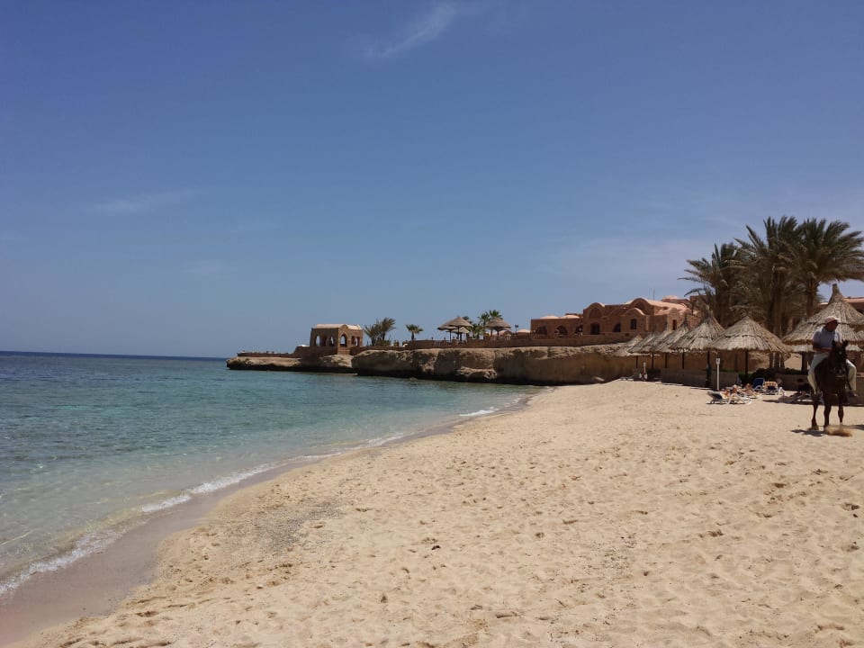 Blick auf die Rockbar Mövenpick Resort El Quseir