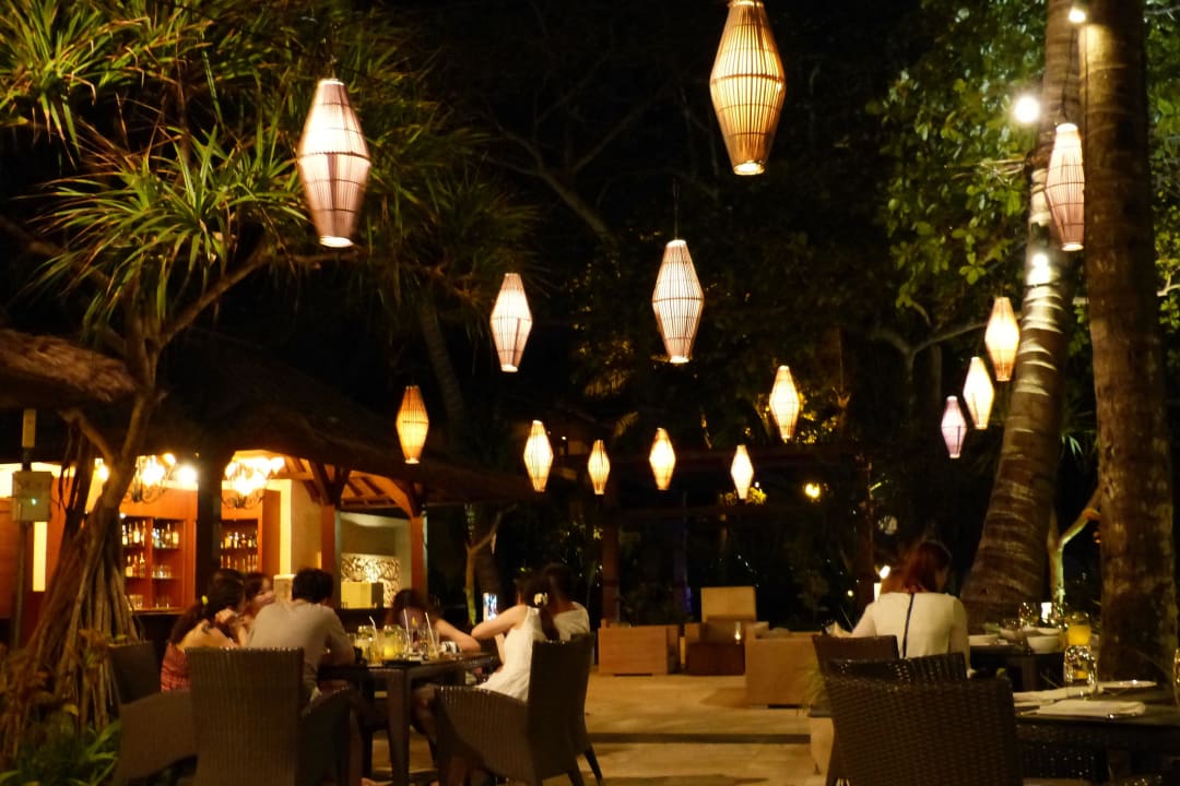 Dinner unter Lampions am Strand, soooo gemütlich! The Laguna A Luxury Collection Resort & Spa