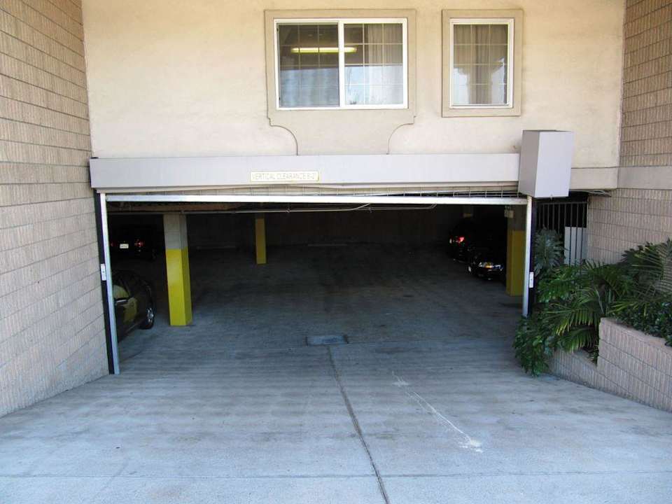 Einfahrt Tiefgarage Hotel Aura SFO Airport