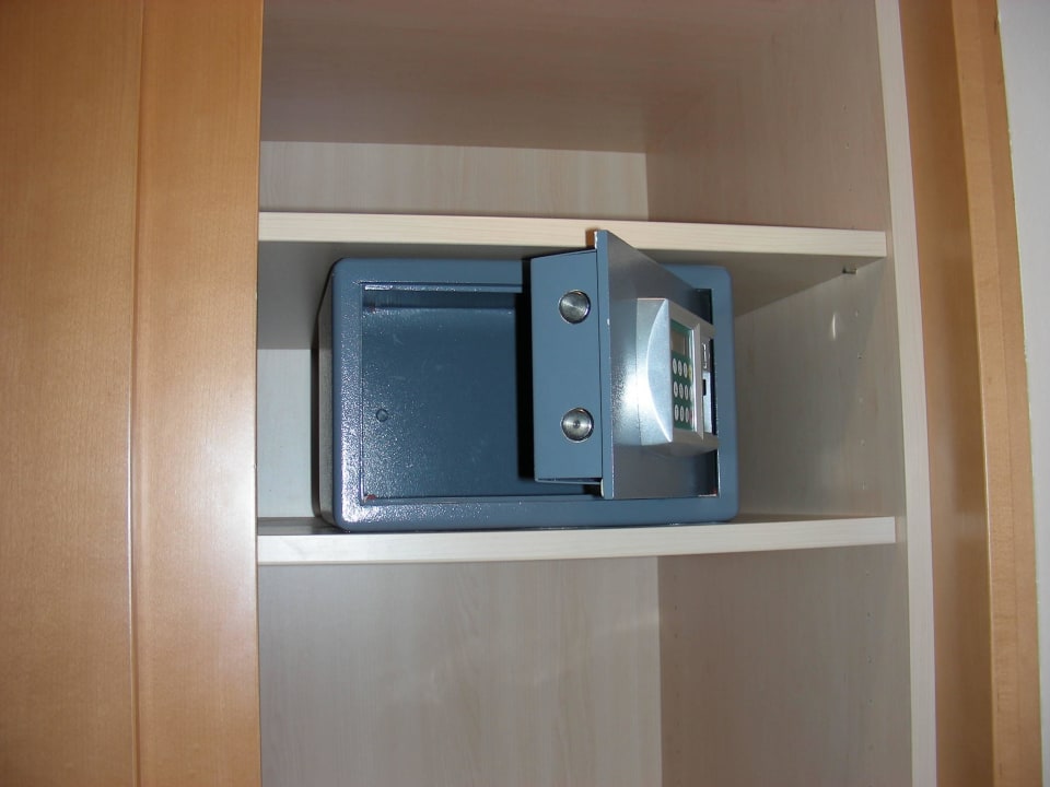 Geöffneter Safe Hotel Bernstein Rügen