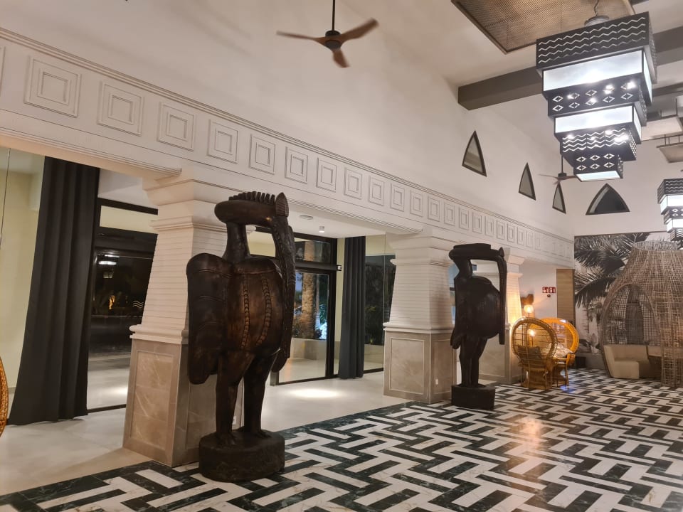 Lobby Hotel Riu Karamboa