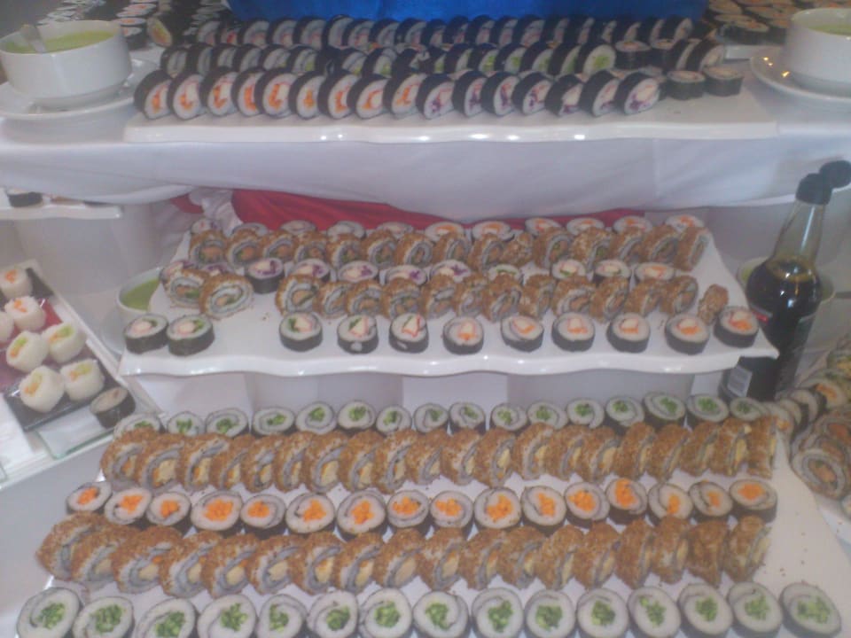 Riesen Sushi Büffet am Fischabend Papillon Belvil