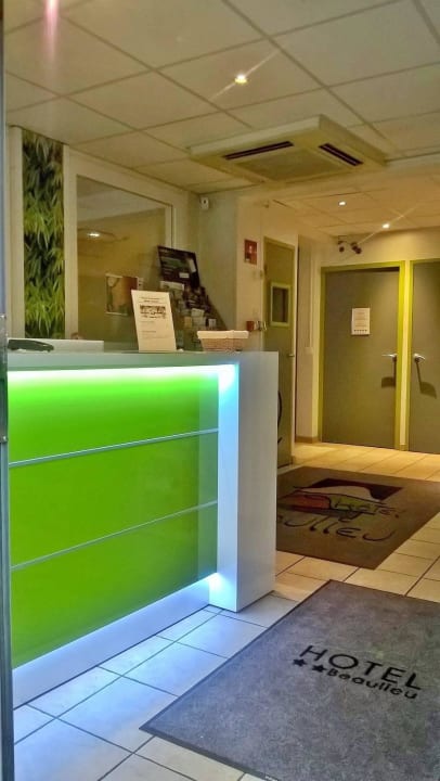 Front desk Hotel Beaulieu