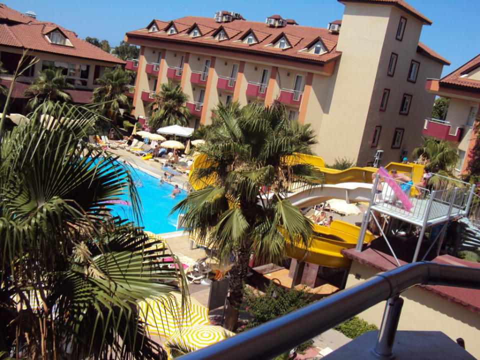 Die Rutschen am Pool Hotel Orfeus Park