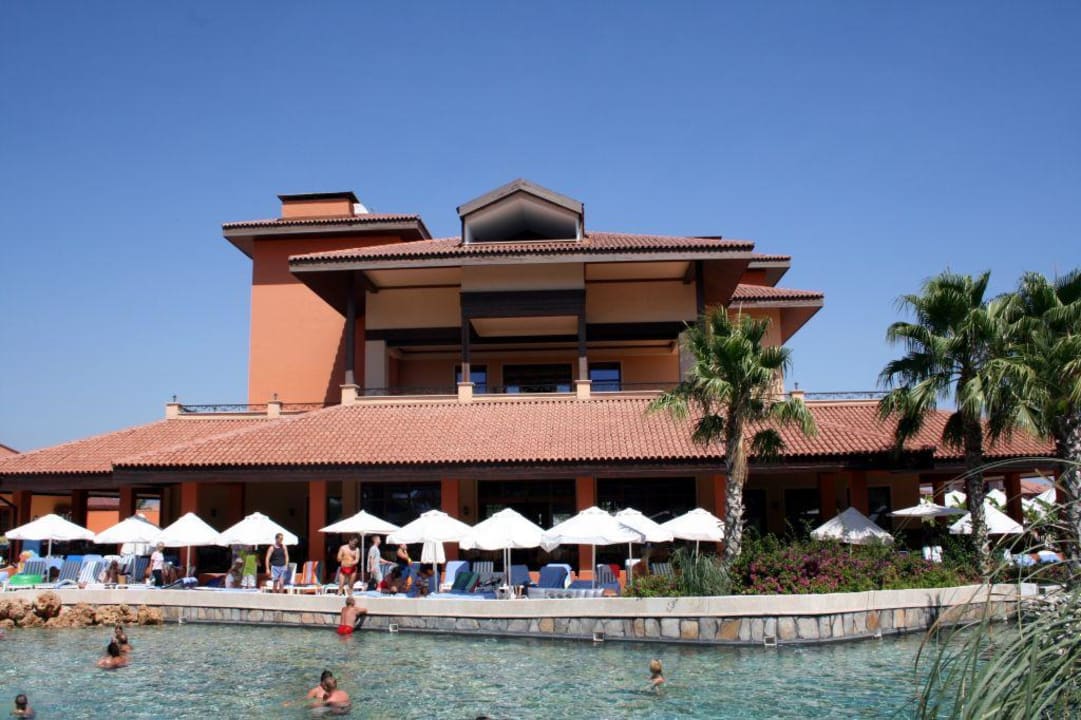 Blick auf das Hauptrestaurant Club Grand Aqua