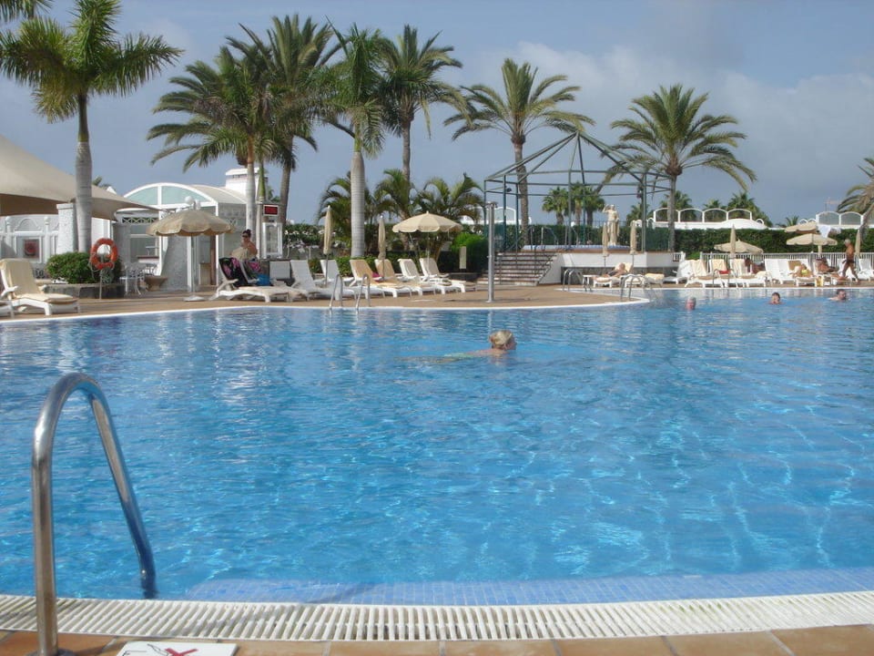 Einer von zwei Pools Hotel Riu Palace Maspalomas Adults Only