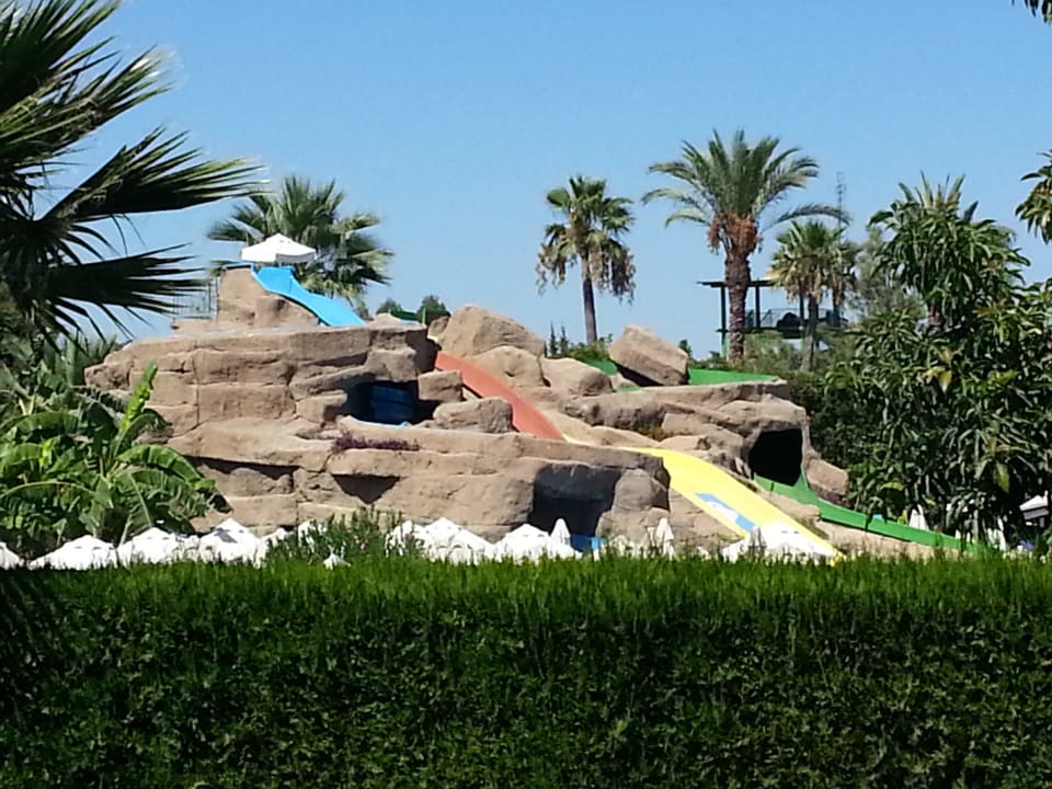 Blick aus dem Zimmer auf den Rutschpark Melas Holiday Village