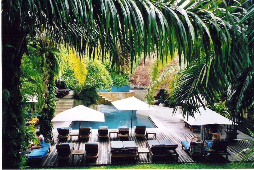 Nachmittags zur Hauptzeit am Clubpool Puri Santrian