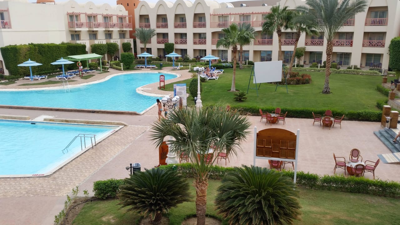 Einen Pool gab es überall Titanic Beach Spa & Aqua Park