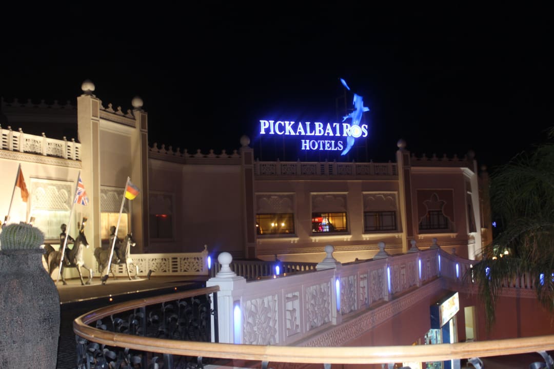 Eingang bei Abend Pickalbatros Palace Resort