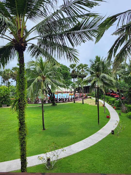 Gartenanlage Ramada Resort by Wyndham Khao Lak