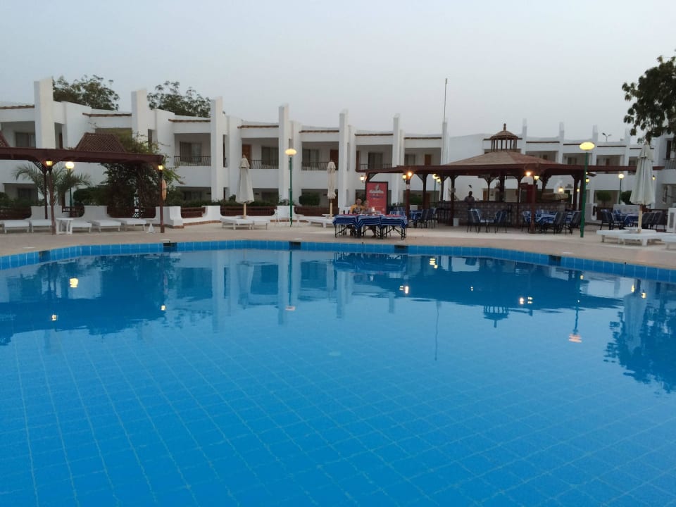 Romantisches Abendessen am Pool Menaville Safaga