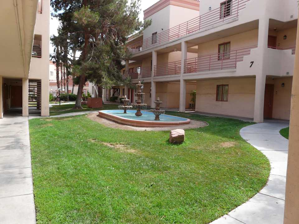 Garten zuwischen den Gebäuden Hotel Arizona Charlie's Boulder Casino