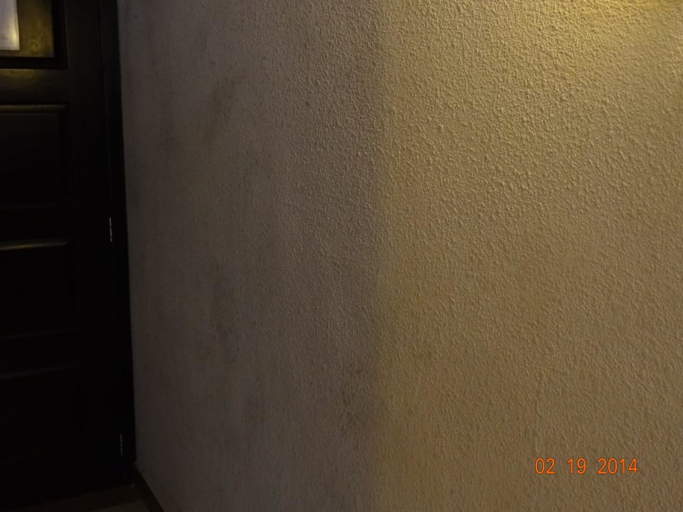 Stark verschmutzte Wand Sandos Playacar Select Club Adults only - All Inclusive