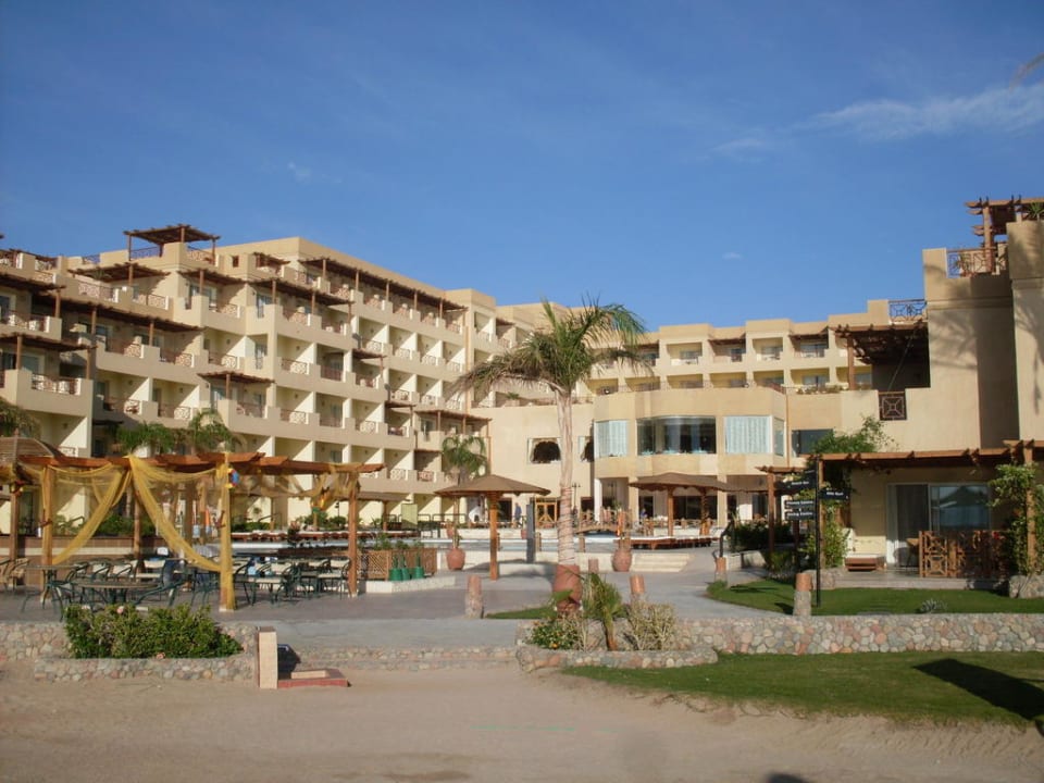 Hotelansicht mit Poolblick vom Strand aus Imperial Shams Abu Soma