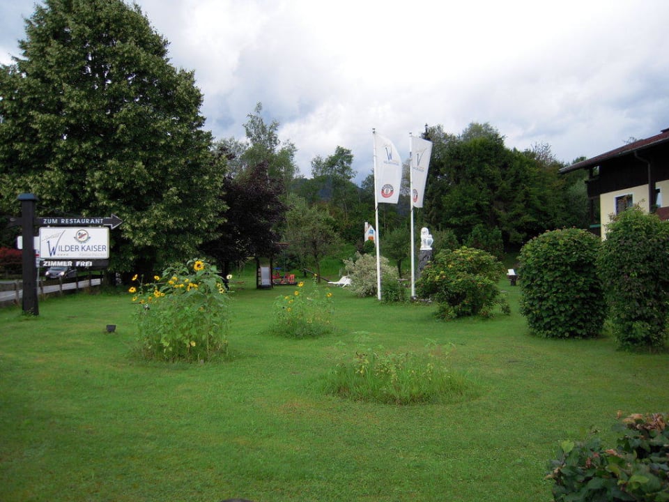 Liegewiese und Spielplatz Sporthotel Wilder Kaiser