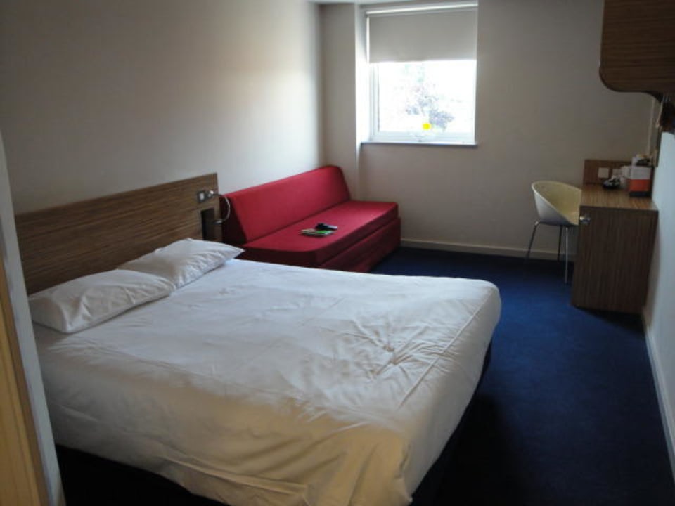Lozko. Travelodge Wolverhampton Central Hotel