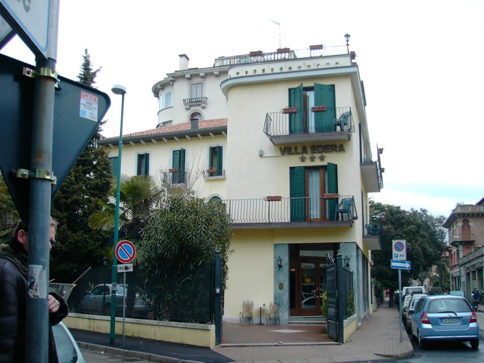 Frontansicht Villa Edera