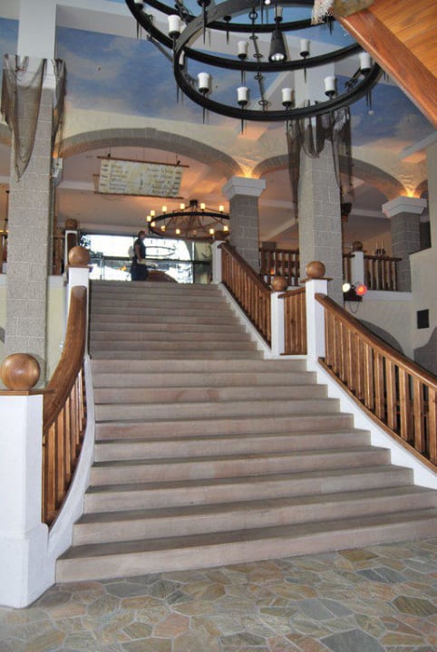 Unterer Eingangsbereich Heide Park Abenteuerhotel