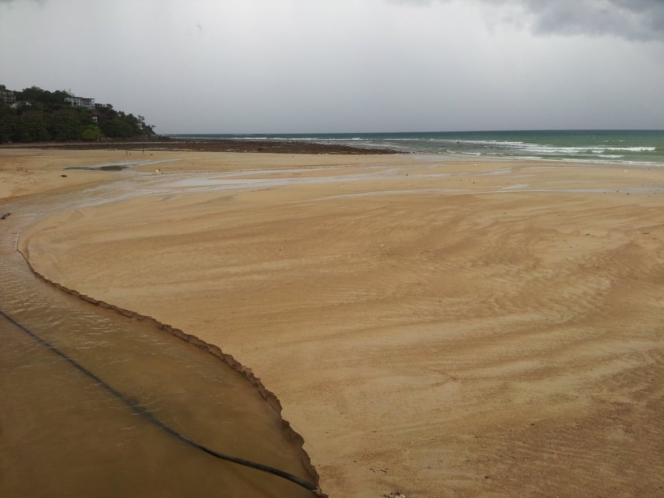 Strand bei Ebbe Sunprime Kamala Beach