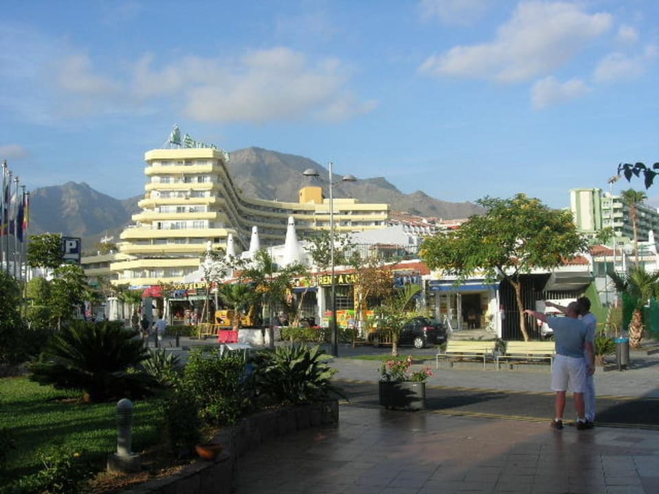 Vor dem Hotel HOVIMA La Pinta Beachfront Family Hotel